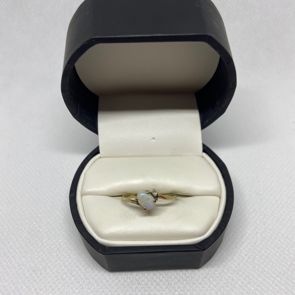 Solid 10kt Yellow Gold Gemstone Ring - image 2